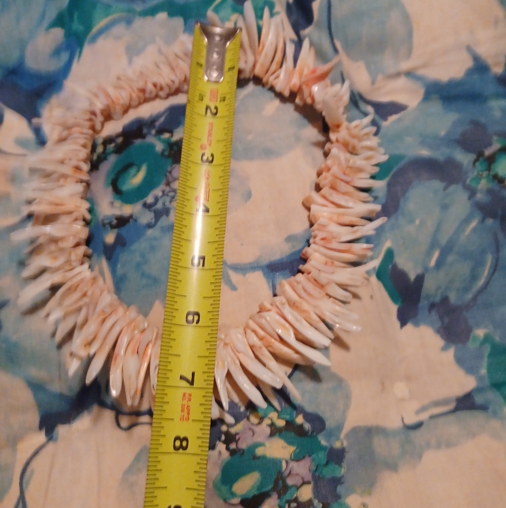 Vintage Coral Shell Necklace with Natural Tones - Picture 6 of 6